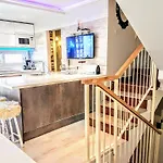 Townhouse אדחה