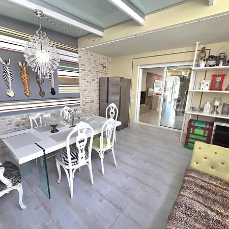 Townhouse Адехе